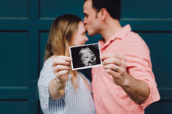 Comment les futurs parents peuvent-ils planifier une lune de miel sécuritaire et confortable pendant la grossesse ?