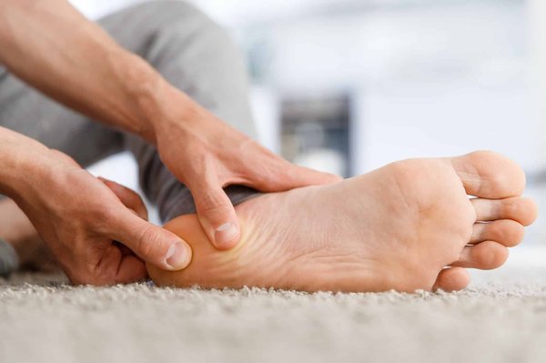 Epine calcanéenne et semelle : quelle matière choisir pour cet accessoire de chaussure ?