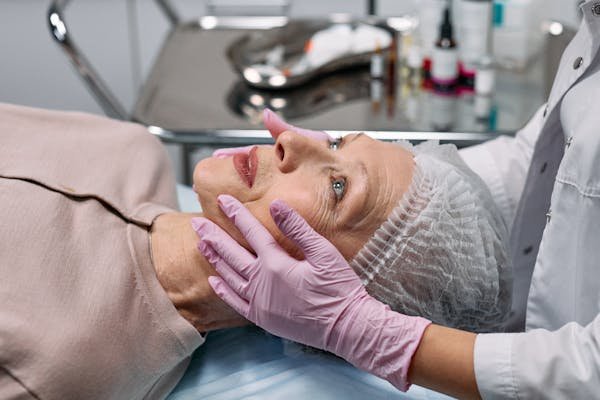 Guide pratique sur les implants mammaires et le lipofilling à Marseille